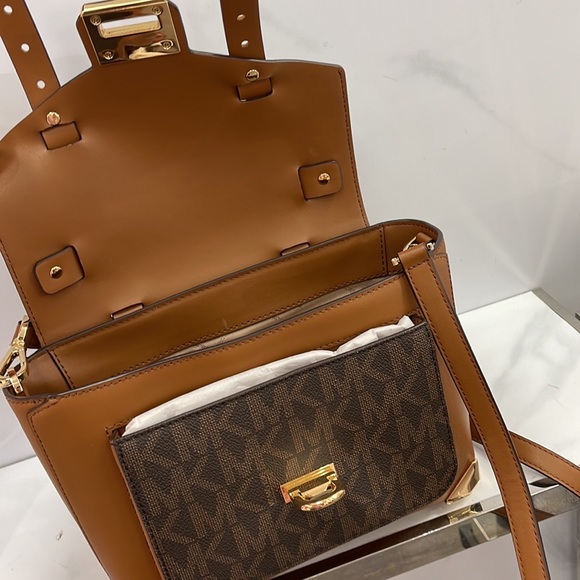 MICHAEL KORS MANHATTAN MEDIUM TOP HANDLE SCHOOL SATCHEL CROSSBODY BAG BROWN
NWT - Picture 12 of 16